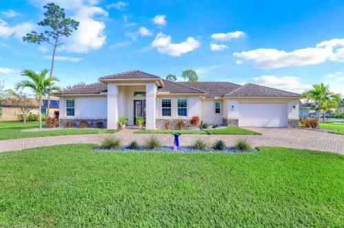 10019 Hidden Pines Ln, Bonita Springs, FL 34135-7117