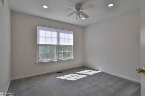 8149 Cross Creek Cir, Breinigsville PA  18031-1330 exterior