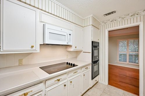 5662 Vega Dr, Fort Worth TX  76133-2962 exterior