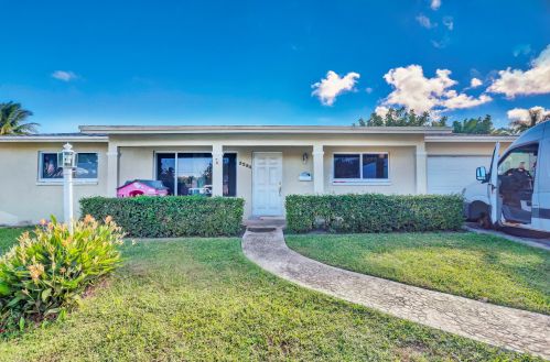 3294 Capri Rd, West Palm Beach, FL 33410-2462