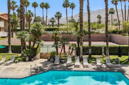 467 Calle El Segundo, Palm Springs CA  92262-7536 exterior