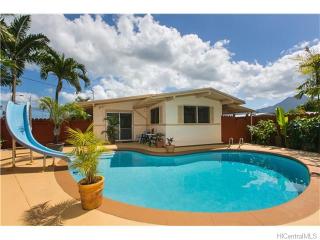 624 Kalolina St, Kailua HI  96734-2049 exterior