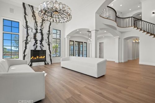 25682 Oak Meadow Dr, Santa Clarita CA  91381-0762 exterior