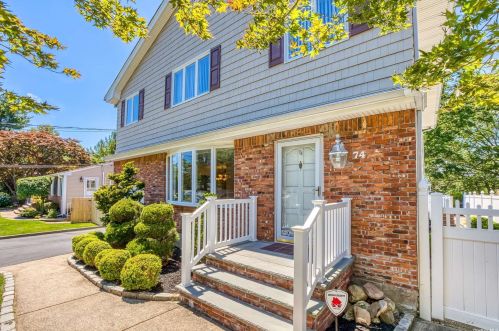 74 Woodlawn Ave, Deer Park, NY 11729-1119