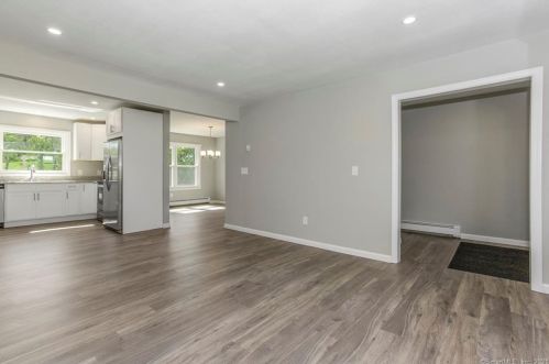 3 Marlin Dr, Waterford CT  06385-2605 exterior