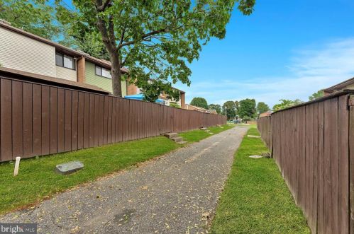 176 Canterbury Ct, East Windsor NJ  08520-5536 exterior