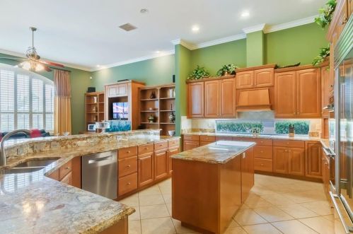 4916 Keeneland Cir, Orlando FL  32819-3141 exterior