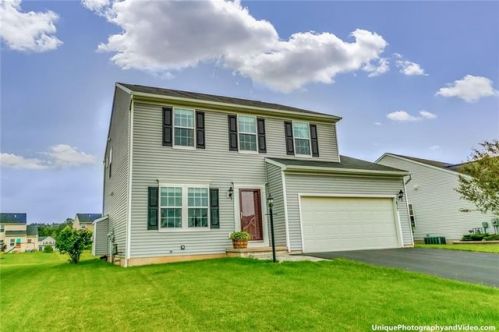 1477 Coral Dr, Canandaigua, NY 14425-9056