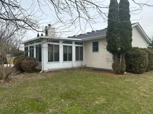 214 High View Ln, Oconomowoc, WI 53066-4260