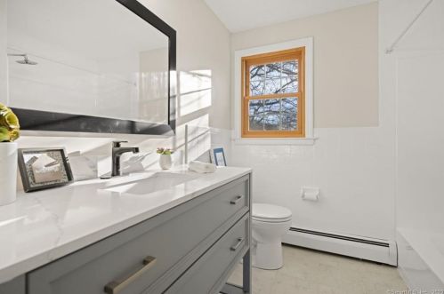 20 Summit Dr, Wapping CT  06074-3742 exterior