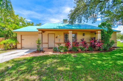1891 Cloverleaf St, Fort Pierce, FL 34953-1416