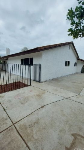 711 Montrose St, Rialto CA  92376-7820 exterior