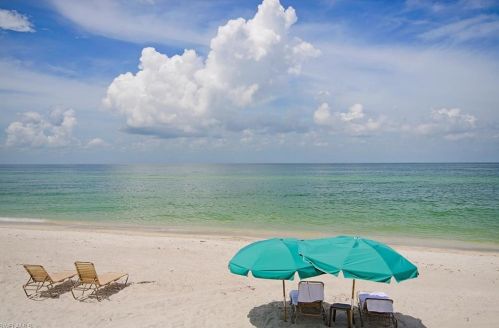 8990 Bay Colony Dr, Naples FL  34108-7797 exterior