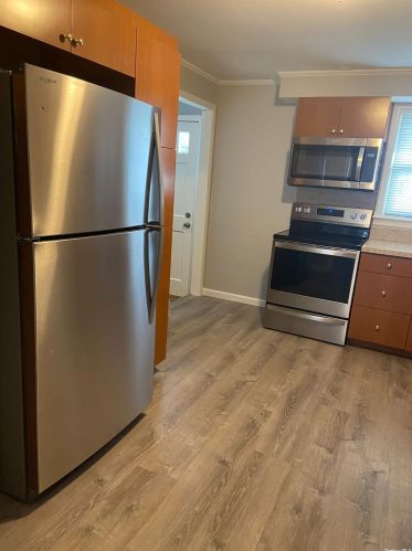100 Cross Rd, North Bellmore NY  11710-2351 exterior