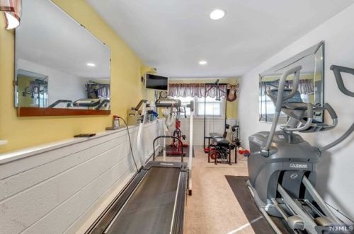 437 Northern Pkwy, Ridgewood NJ  07450-1720 exterior