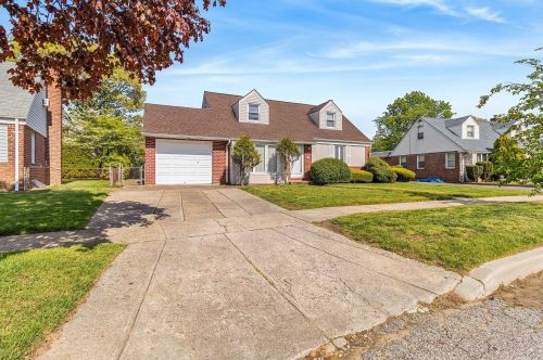 283 Cottage St, Valley Stream, NY 11580-3445