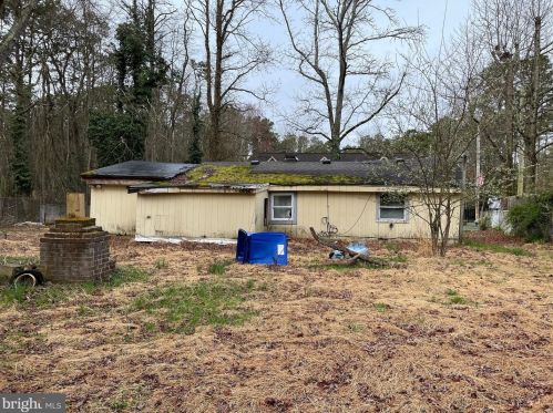 211 Palm Ave, Browns Mills NJ  08015-4128 exterior