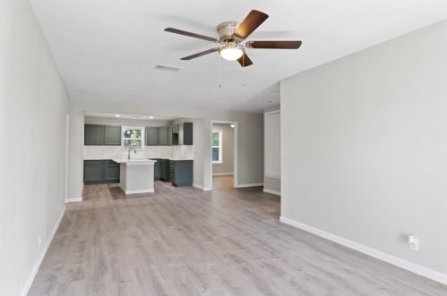 6017 Grayson St, Fort Worth, TX 76119-4322