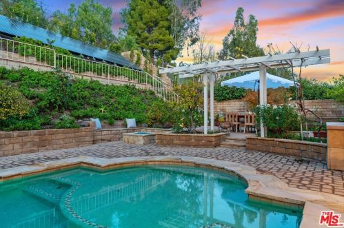 27041 Esward Dr, Calabasas CA  91301-2322 exterior