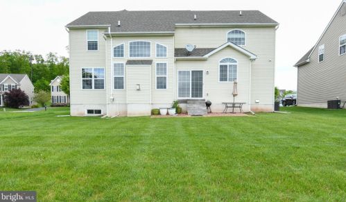 42 Putter Ln, Pottstown PA  19464-7801 exterior