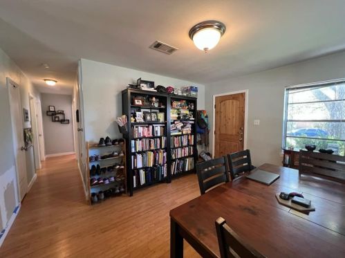 1805 Deloney St, Austin TX  78721-1113 exterior