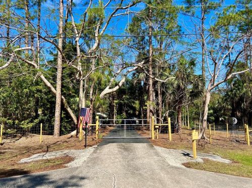 4275 11th Ave, Naples, FL 34116-4011
