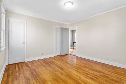 56 Wellington Rd, Floral Park NY  11003-1414 exterior