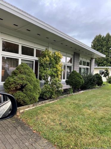 17 Race Rock Rd, Waterford CT  06385-3222 exterior