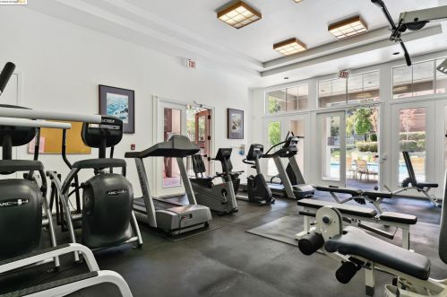 200 Caldecott Ln, Oakland CA  94618-2403 exterior