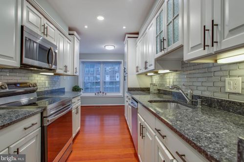 9523 Cherry Oak Ct, Springfield, VA 22015-3406