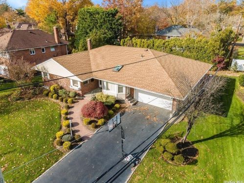223 North St, New Hyde Park, NY 11040-2331