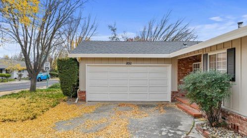 2612 Sunrise Ave, Modesto CA  95350-2437 exterior