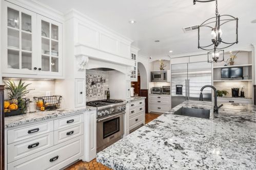 715 Kenneth Rd, Glendale, CA 91202-1408