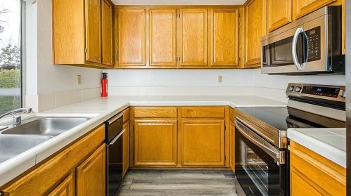 711 Portwalk Pl, Redwood City CA  94065-1811 exterior