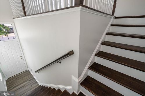 16571 Bramblewood Ln, Woodbridge VA  22191-6014 exterior