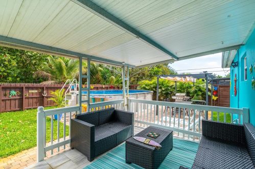 805 26th Ave, Hollywood FL  33020-5704 exterior