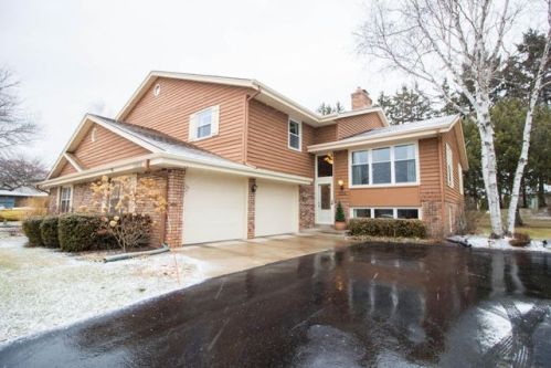 1514 De La Warr Cir, Thiensville, WI 53092-5042