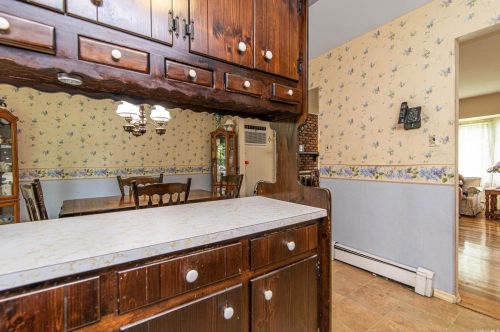 305 9th Ave, Elwood NY  11731-2127 exterior