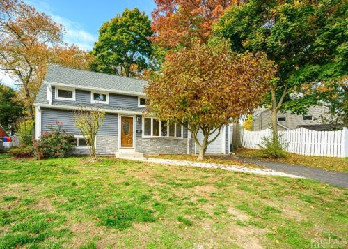 32 Meadow Rd, East Brunswick NJ  08816-4333 exterior