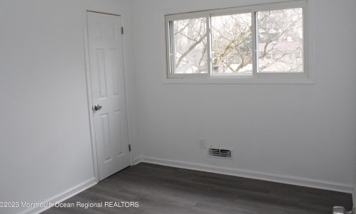 6 Hialeah Ave, Middletown NJ  07748-1049 exterior