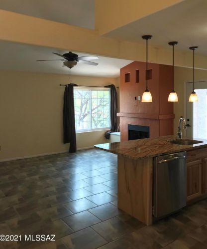 3242 Calle De La Punta, Tucson, AZ 85718-2147