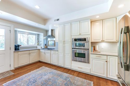 3260 Galbraith Rd, Cincinnati OH 45239-3903 exterior