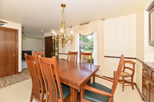 2490 Graylog Ln, Waukesha WI  53151-2924 exterior