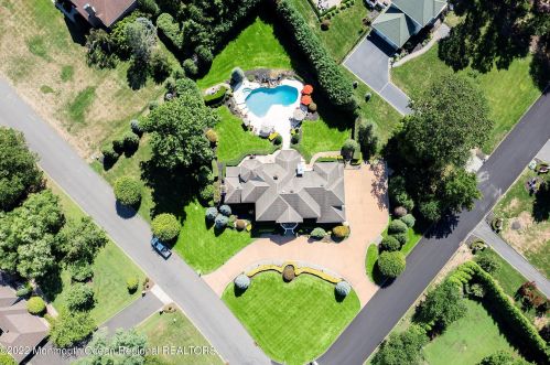 24 Dora Ln, Holmdel Village NJ  07733-1671 exterior