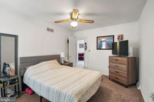 18 Greenway Ln, Dover DE  19904-6588 exterior