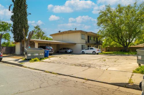 931 Illinois Ave, Los Banos, CA 93635-3439