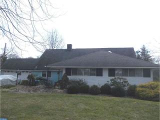 2 Foxglove Rd, Levittown, PA 19056-1816