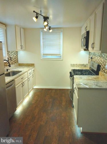1337 Longview Dr, Woodbridge, VA 22191-2956