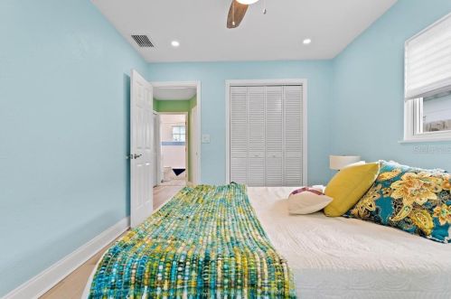 5210 20th Ave, Saint Petersburg FL  33707-4908 exterior
