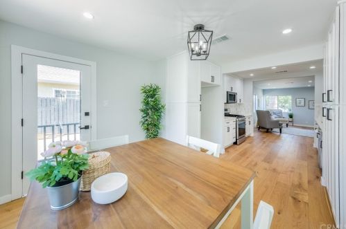 17602 Collins St, Van Nuys CA  91316-1245 exterior